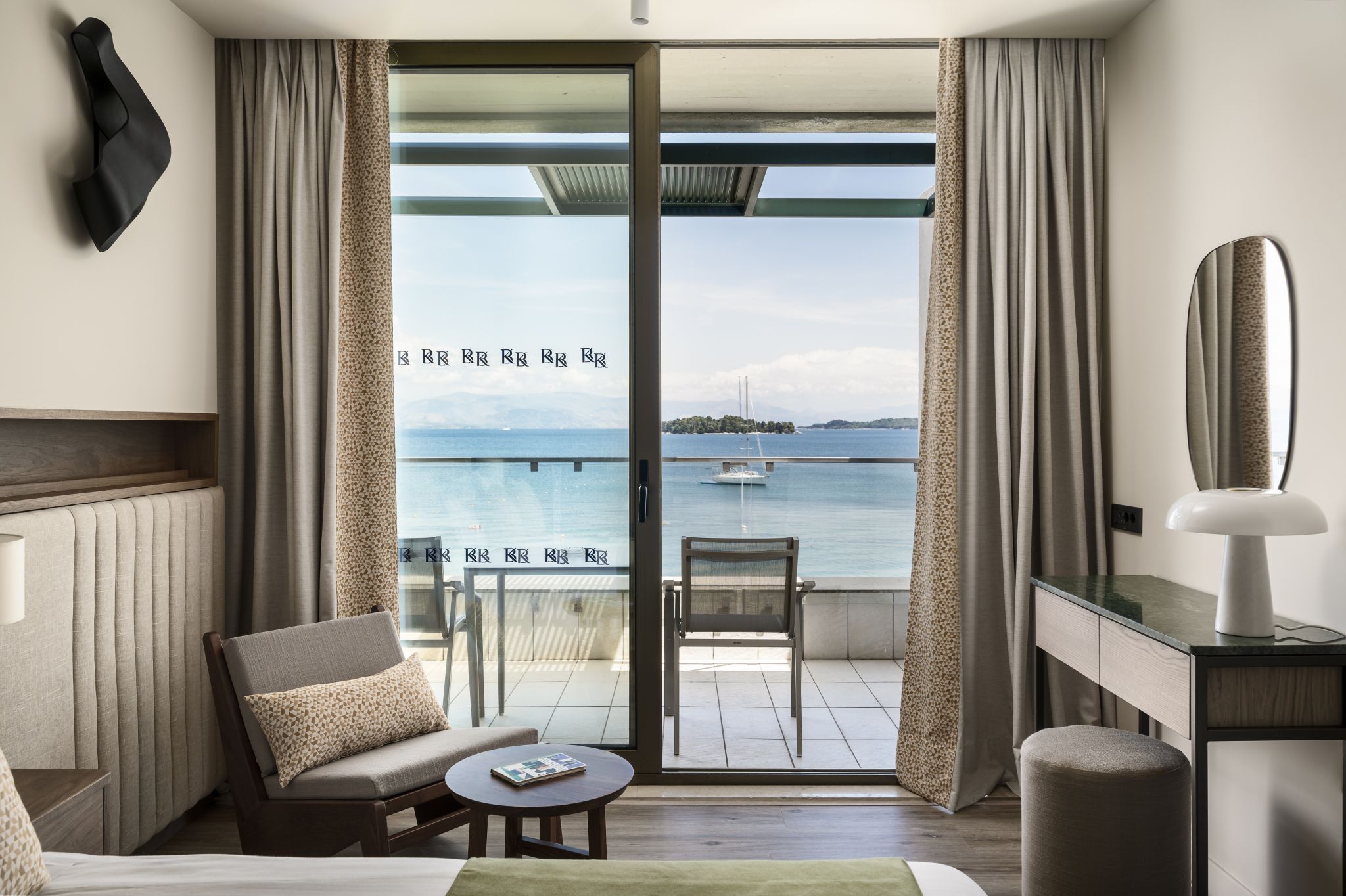 НОМЕРА С ВИДОМ НА ПОБЕРЕЖЬЕ