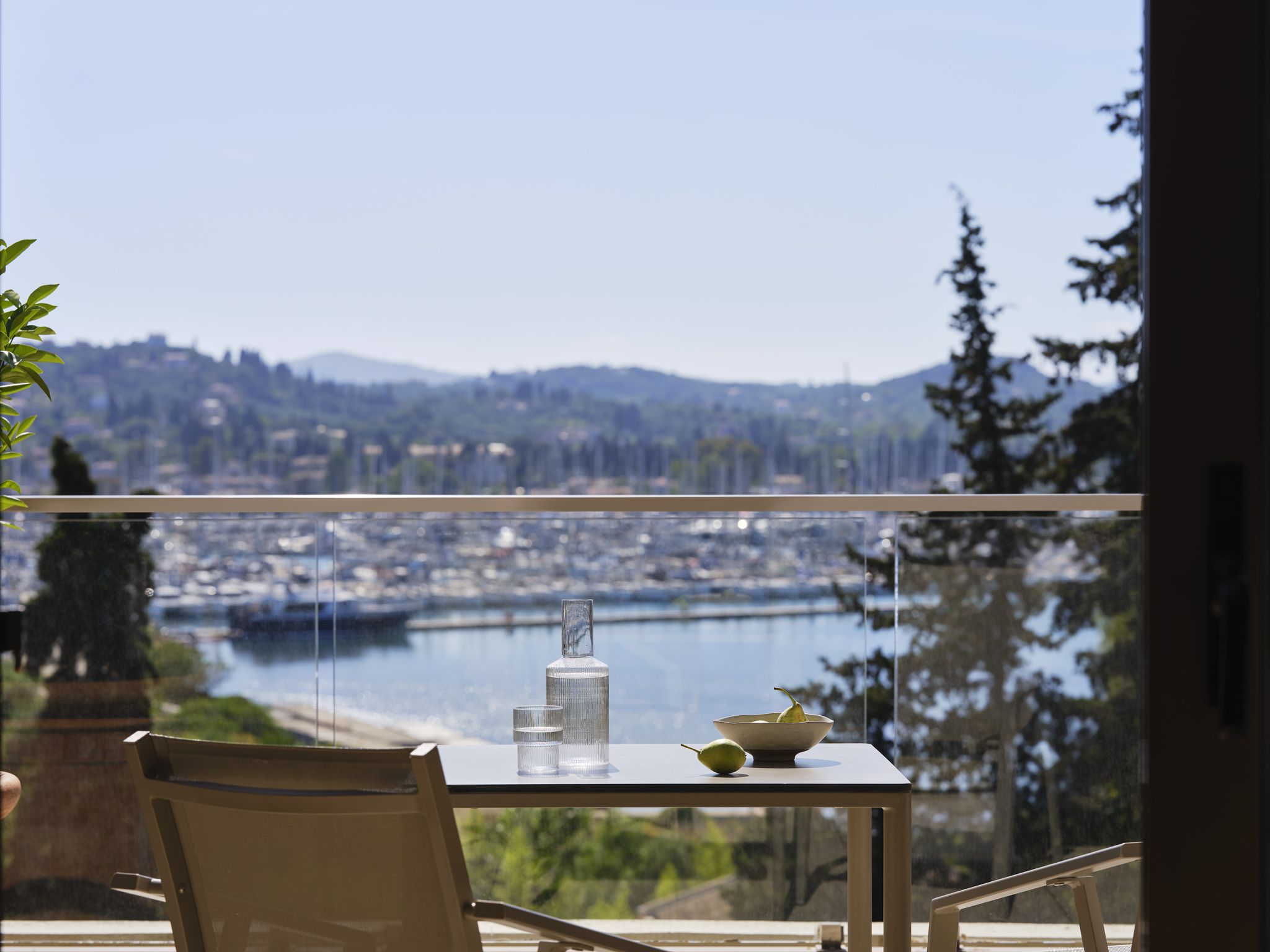 FAMILY ROOM BAY VIEW