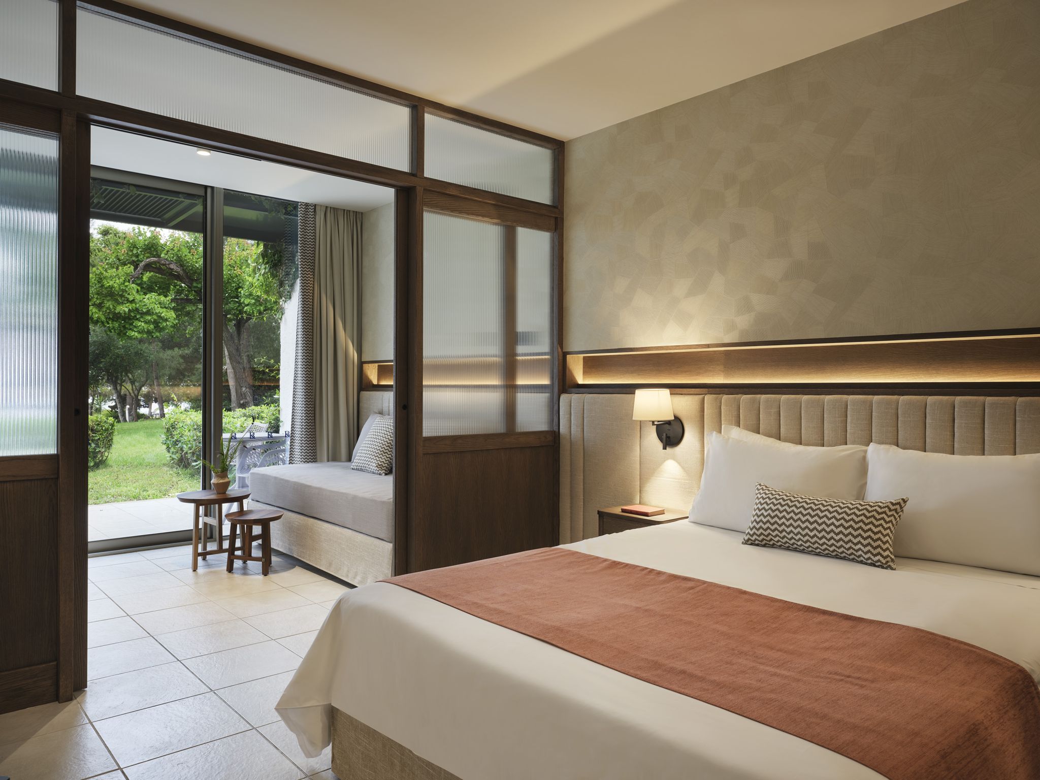 CHAMBRE FAMILIALE AVEC VUE SUR LE JARDIN